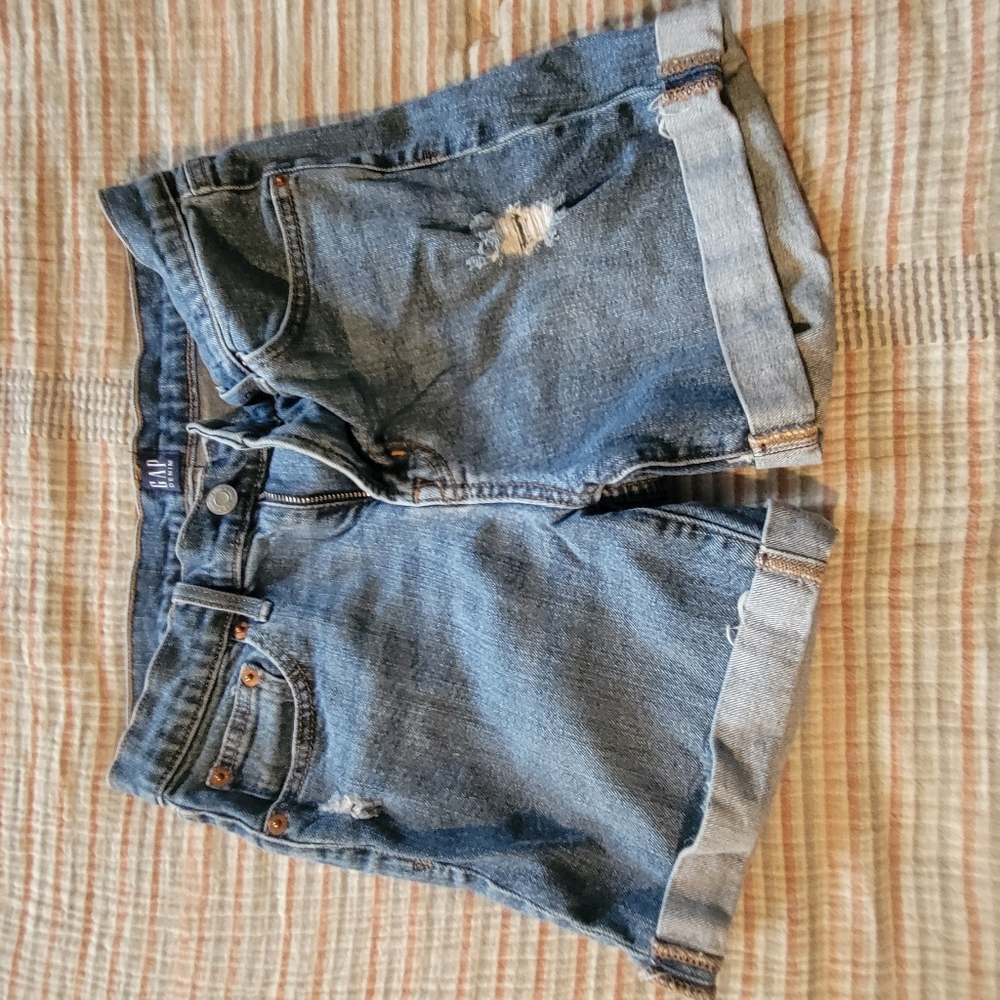 Gap shorts